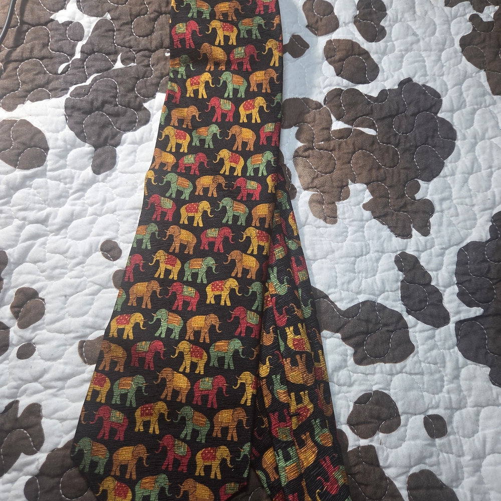 PAUL FREDRICK DESIGNER TIE--100% Italian SILK Made In USA Elephant Animal